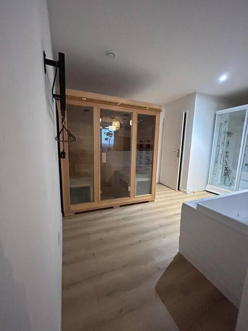 Cellar- Appartement Sous-Sol Atypique Reims Bagian luar foto